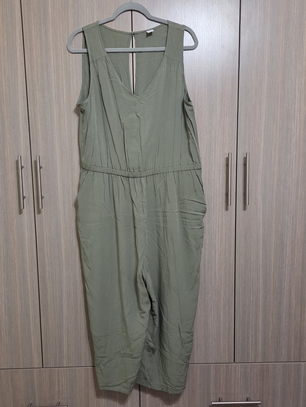 Sleeveless V-Neck Olive Green Jumpsuit